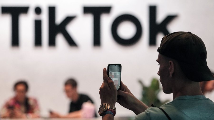 "Microsoft in talks to buy TikTok" - Trump confirms negotiations and