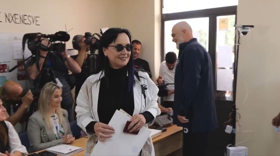 Voton Kryeministri Edi Rama: Sot është fjala e popullit!