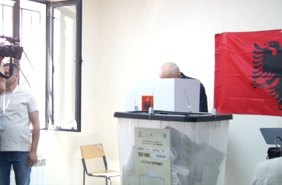 Voton Kryeministri Edi Rama: Sot është fjala e popullit!
