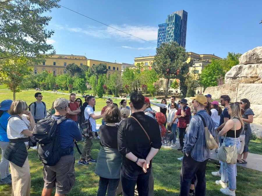 Po vijnë më shumë turistë nga Azia - Kurioziteti për