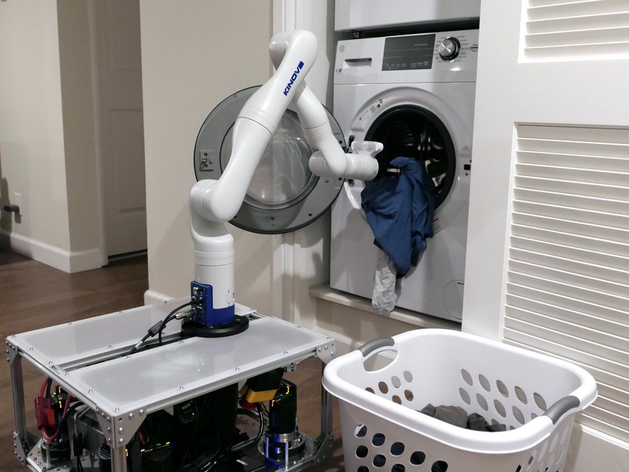 Need help with the housework? - This robot uses artificial intelligence to clean