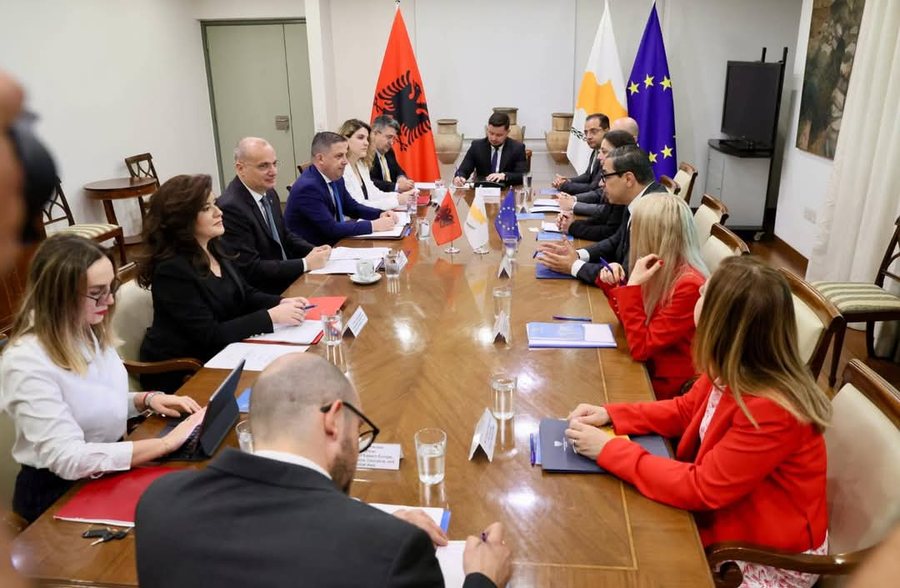 Hasani në vizitë zyrtare në Qipro: Koha për të