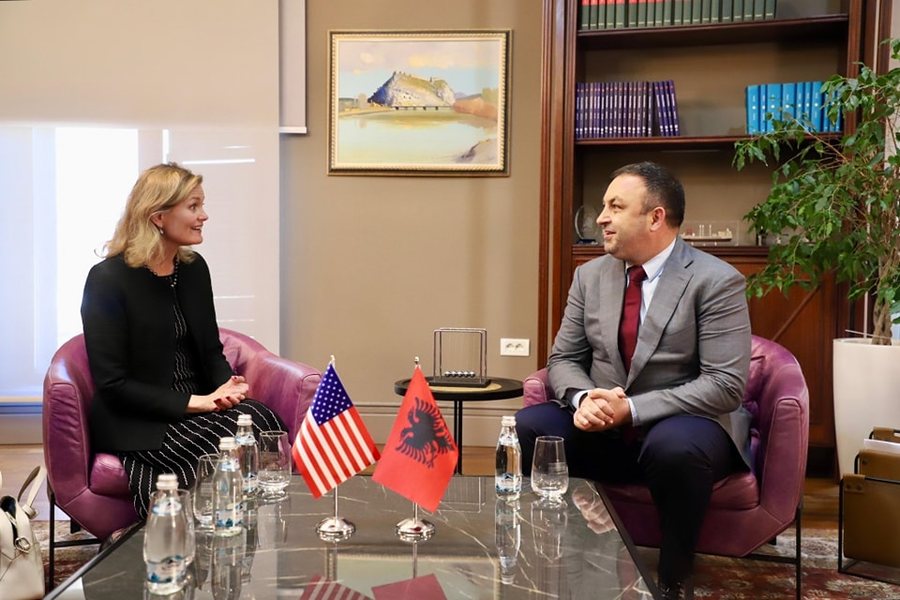 Ministri i Brendshëm Ervin Hoxha, takim me Të Ngarkuarën me