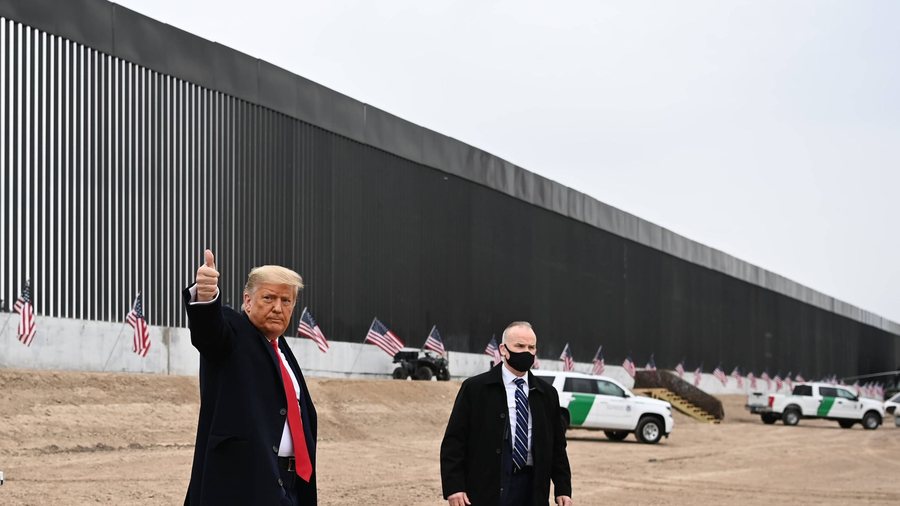 Trump "closes" the borders - Bans citizens of 12 countries from