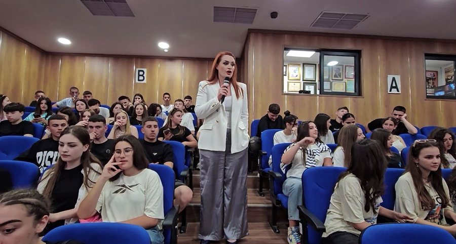 AMA continues the Media Education campaign/ Krasniqi at the Durrës high