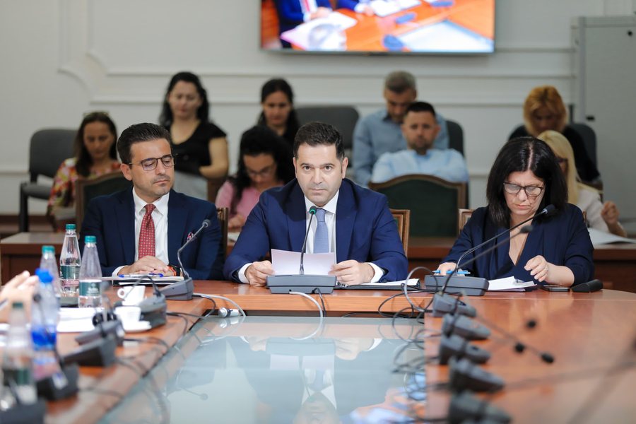 Rishpërndahen paratë e buxhetit 2025 - Malaj: Më shumë fonde