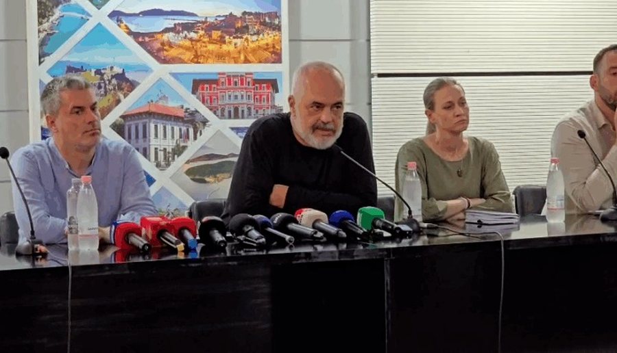‘Dy parkime publike nëntokësore në Vlorë’ -
