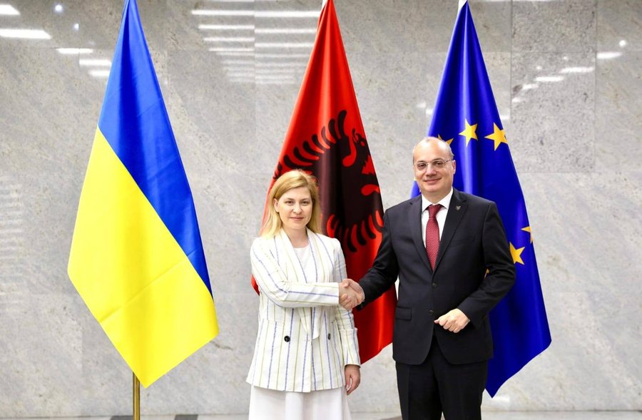 Hasani me zëvendëskryeministren e Ukrainës: Riafirmojmë