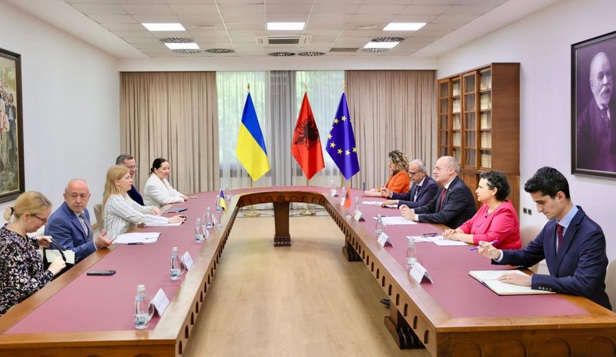 Hasani me zëvendëskryeministren e Ukrainës: Riafirmojmë