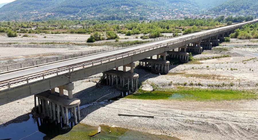 ARRSH: Ura auto-hekurudhore e Milotit, rrezik serioz për sigurinë.