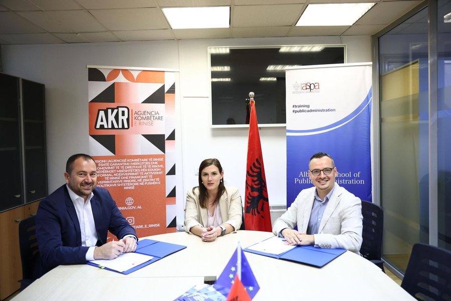 600 të rinj drejt administratës publike. AKR dhe ASPA,