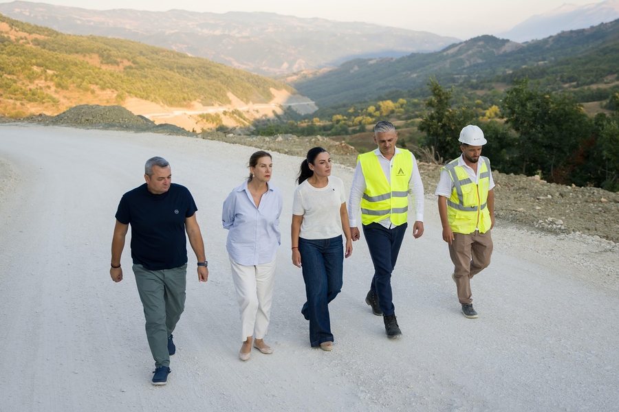 Rruga Berat- Ballaban, avancojnë punimet- Balluku inspekton punimet: I