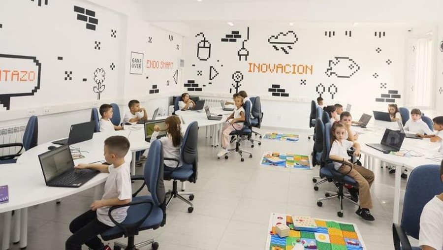 Teknologjia në shërbim të mësimit modern - Ministria e
