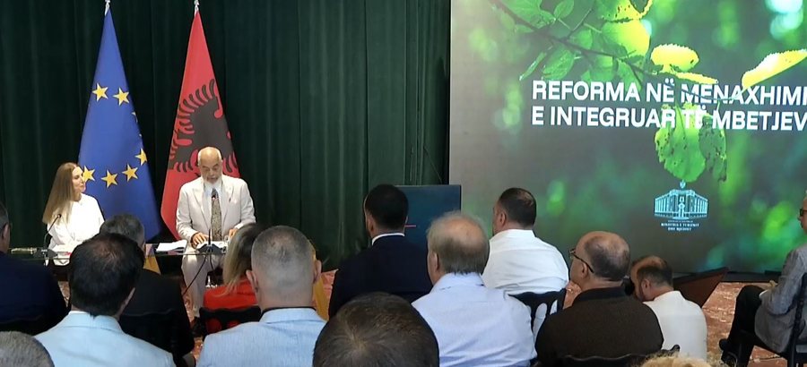 “Mbetjet nuk do të menaxhohen më nga bashkitë” - Rama