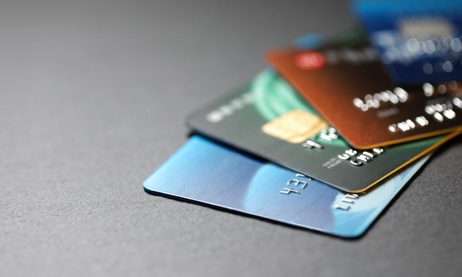 Shqiptarët po përdorin më shumë karta bankare/ BSH: Bankat