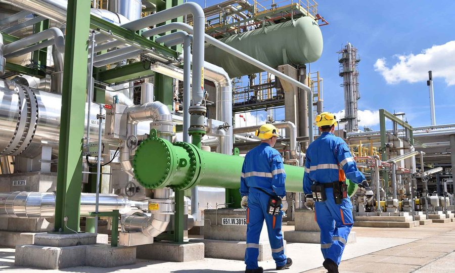 Tariffs hamper chemical industry recovery/ European producers face falling