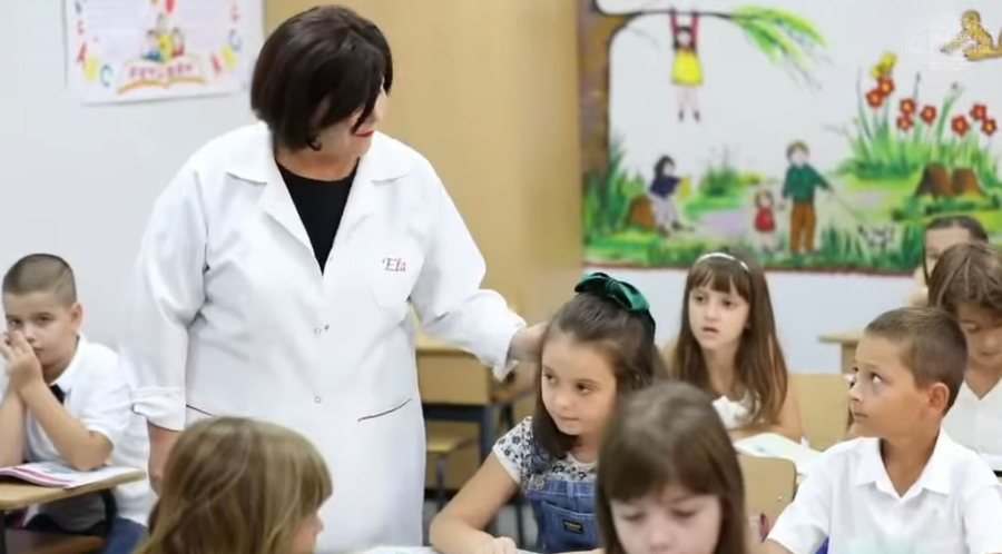 Nis viti i ri shkollor për 345 mijë nxënës - Ministrja