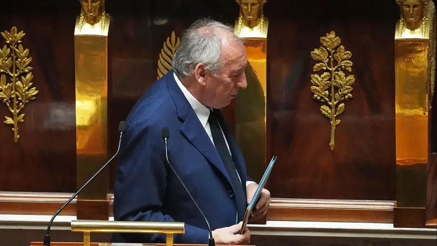 Bie qeveria në Francë, kryeministri Bayrou humbet votëbesimin