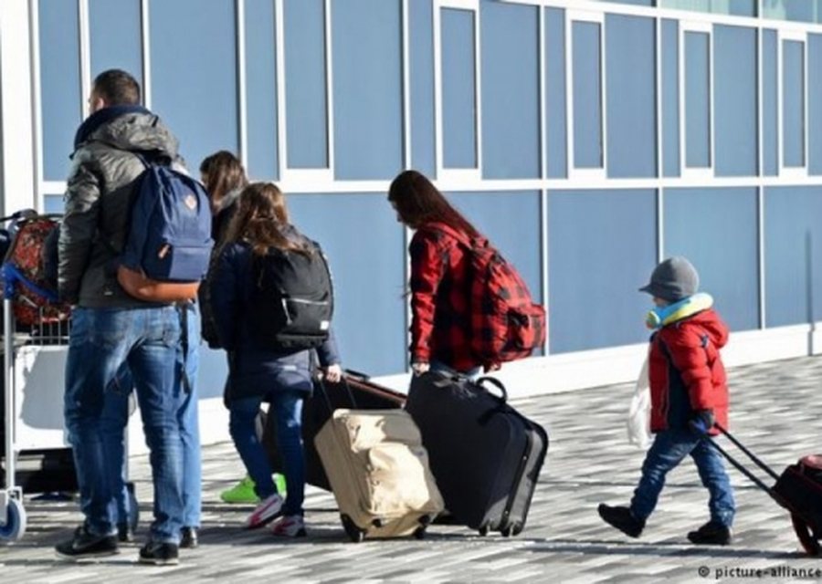 Emigrantët shqiptarë “braktisin” Italinë dhe