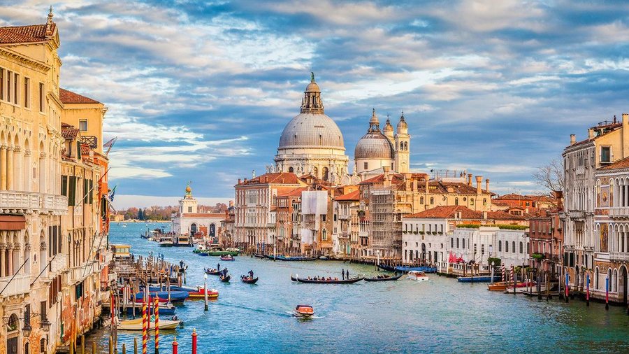 Did the tax curb overtourism in Venice? The measure for day tourists raised over