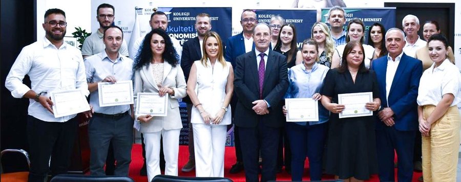 Komisioneri Dervishi merr pjesë në shpërndarjen e certifikatave