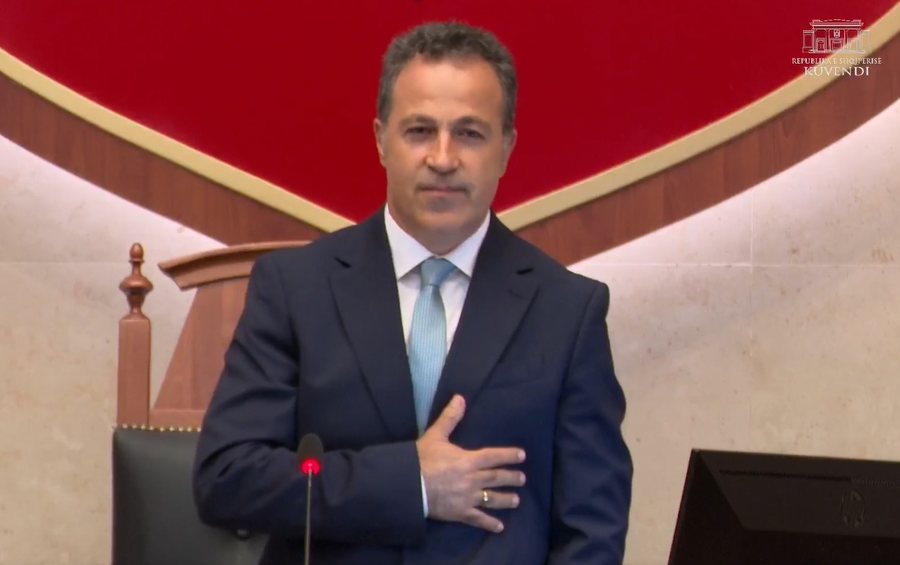 Niko Peleshi kryetar i ri i Kuvendit, 84 vota pro dhe kundër 3, opozita nuk