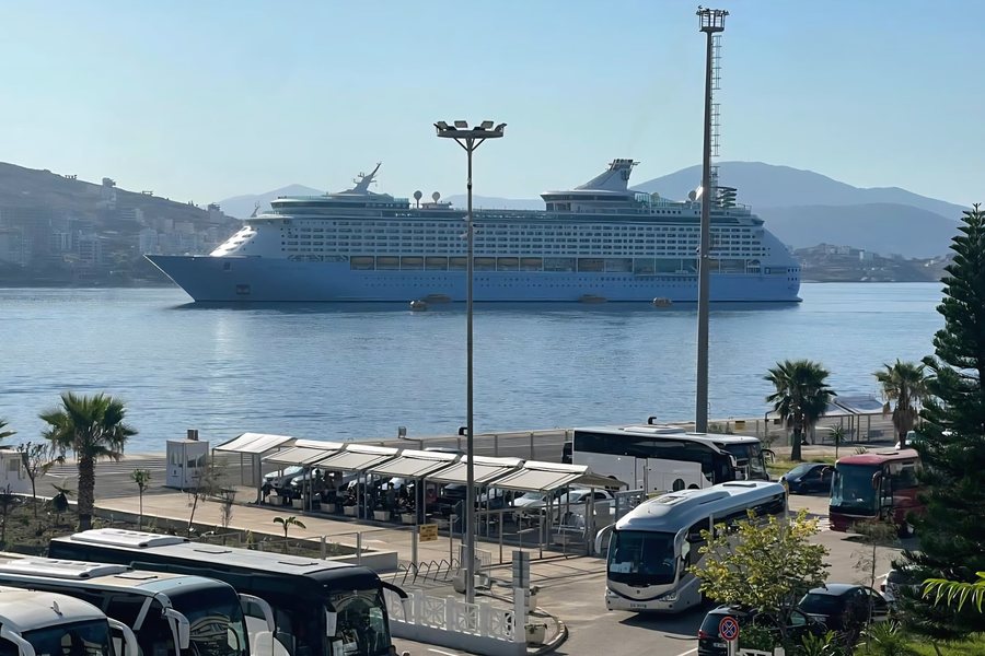 “Voyager of the Seas” për herë të parë në