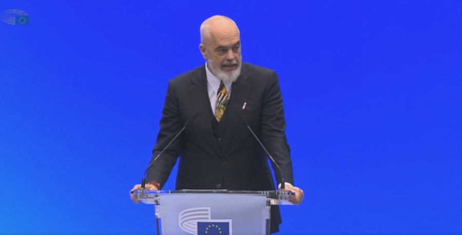 Rama në Parlamentin Europian: Olivier Röpke, një ‘superhero