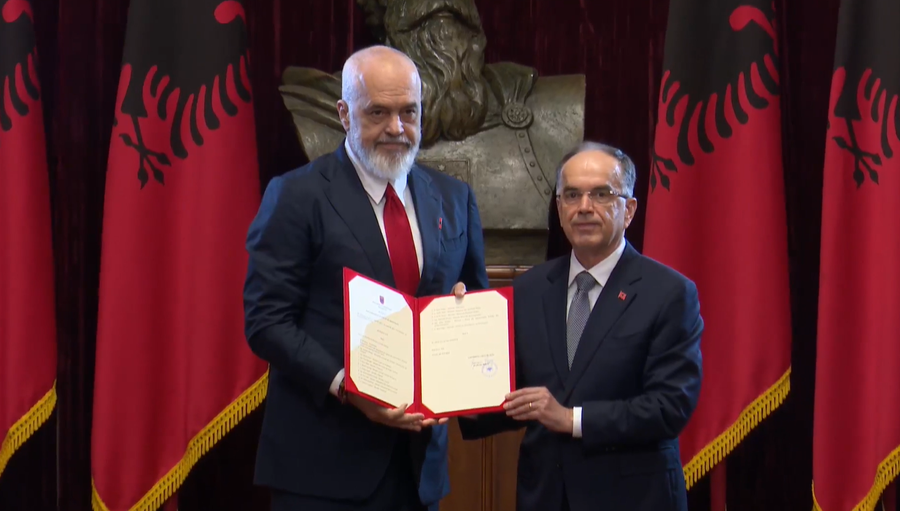Ceremonia, ministrat e Qeverisë “Rama 4” betohen para