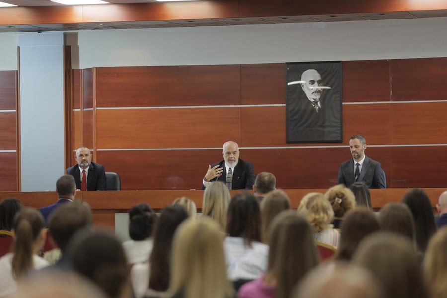 Prezantohet ministri i Drejtësisë, Besfort Lamallari/ Rama: I