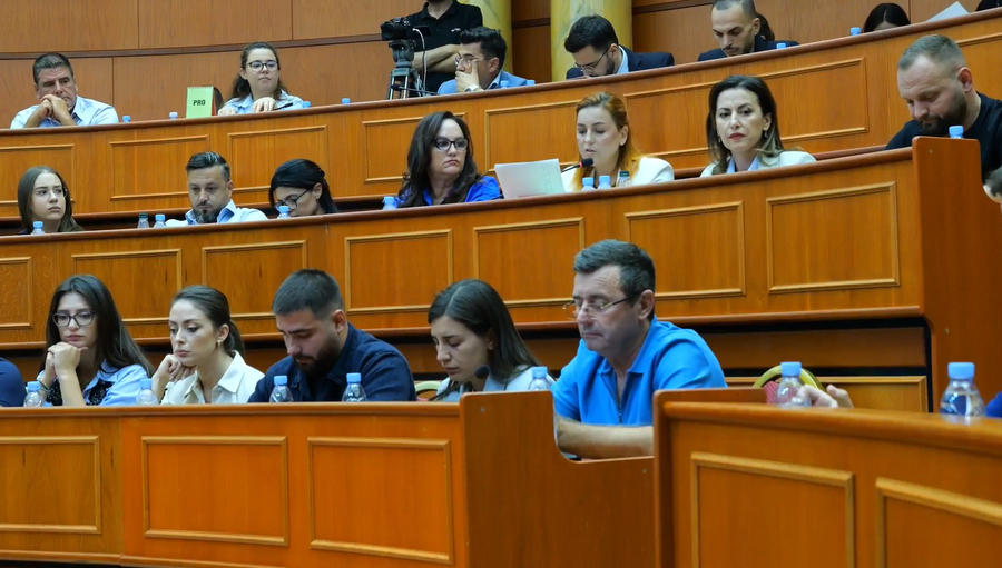 Këshilli Bashkiak i Tiranës shkarkon Erion Veliajn me 50 vota të
