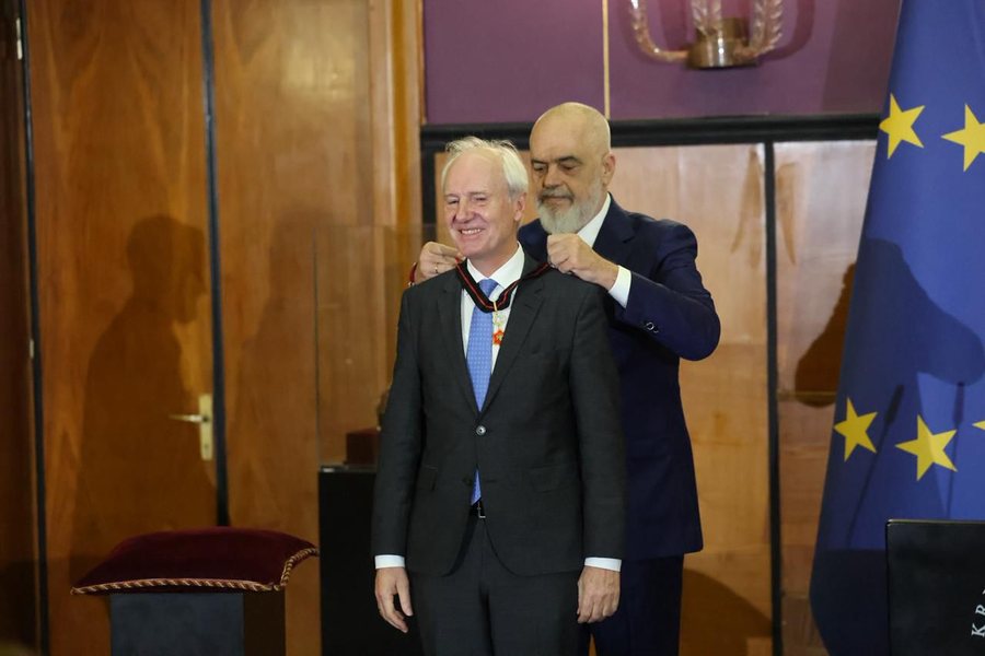 Kryeministri Rama nderon rektorin e Universitetit BOKU - Profesorit Hubert