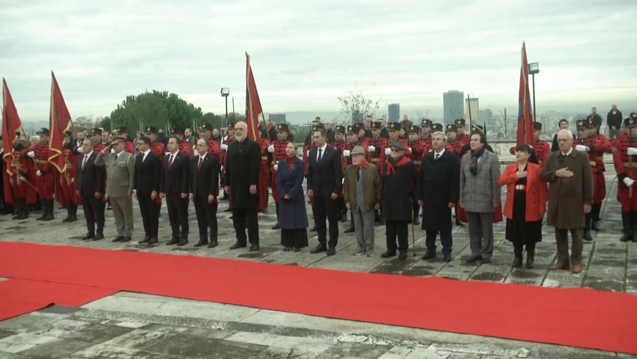 Sot 81-vjetori i Çlirimit të Shqipërisë - Homazhe te