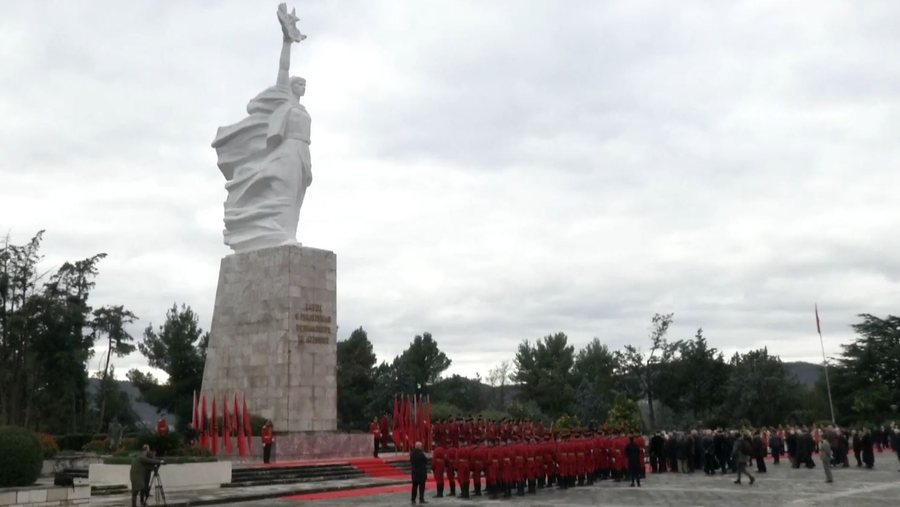 Sot 81-vjetori i Çlirimit të Shqipërisë - Homazhe te