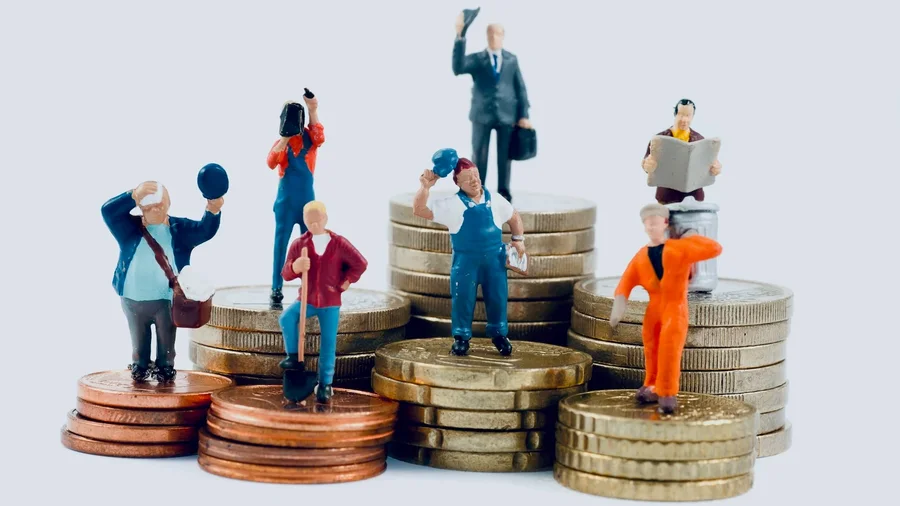 The average salary in Albania reaches 83,300 lekë/ Craftsmen and workers,