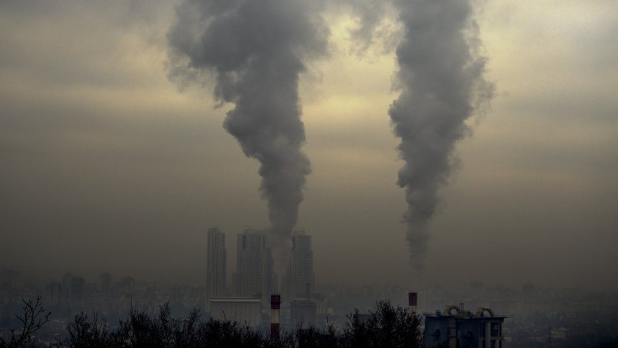 Ajri i ndotur rrezikon banor&euml;t - Qyteti i Plav&euml;s n&euml; Malin e Zi