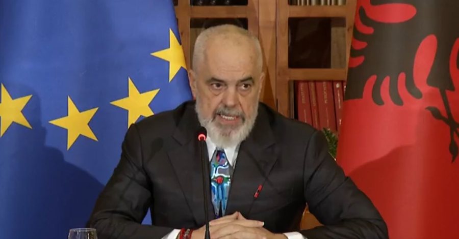Kryeministri Edi Rama, n&euml; konferenc&euml;n e fundvitit me gazetar&euml;t