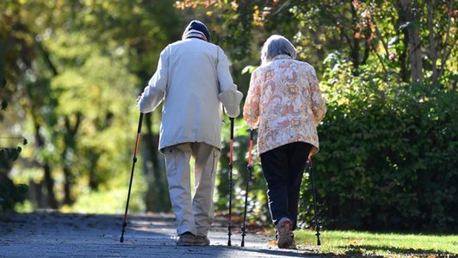 Retirement age for women changes to 62, seniority increases for men