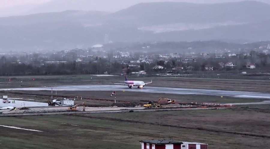 Mot i keq, dy fluturime devijuan në Bari. Balluku: Priten vonesa edhe sot