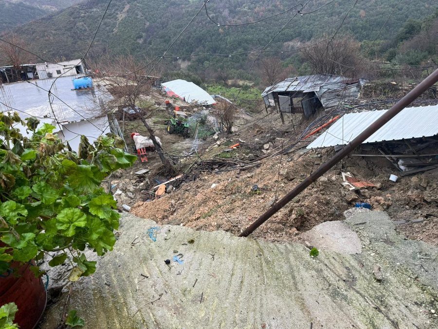 Reshje dhe rr&euml;shqitje t&euml; tok&euml;s n&euml; fshatrat e Vlor&euml;s,