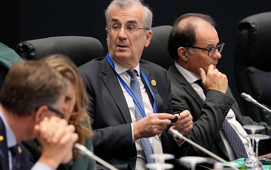 Dor&euml;hiqet Guvernatori i Bank&euml;s Qendrore t&euml; Franc&euml;s,