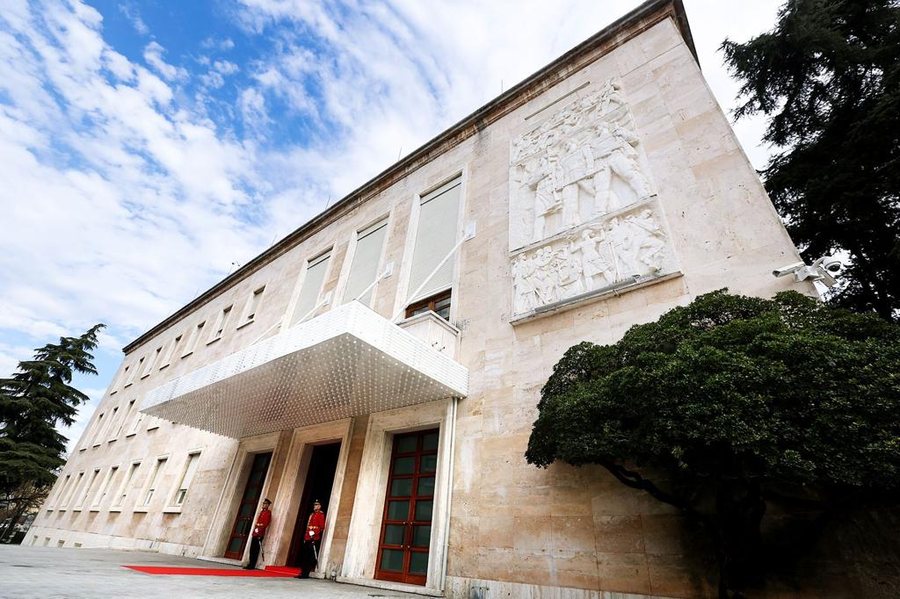 Qeveria indekson pagat e zjarrfik&euml;sve, ndryshime edhe n&euml; pagat e