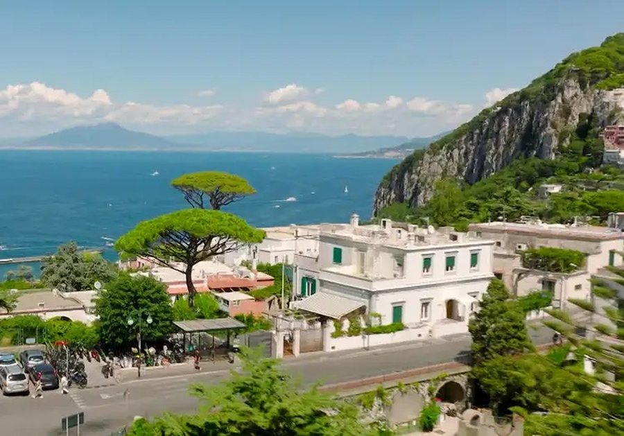 Italia frena ndaj turizmit masiv, vendosen kufizime n&euml; ishullin e Kaprit