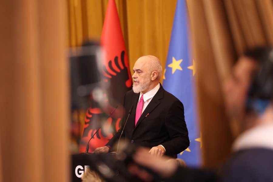 Rama: Pezullimi i ministrit, ndërhyrje brutale