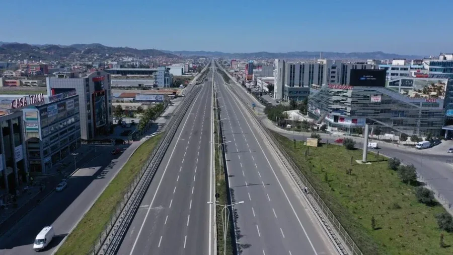 Punimet për autostradën Tiranë-Durrës/ Preken nga zgjerimi,