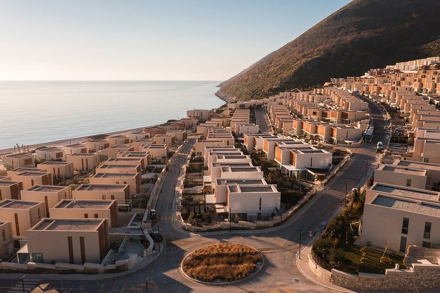 THE ESSENCE OF GREEN COAST/ Green Coast, qendra e aktiviteteve verore në