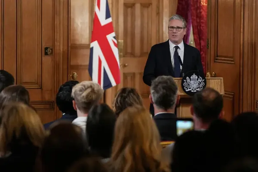 Dor&euml;hiqet kryeministri britanik, Keir Starmer - Largohet edhe nga drejtimi