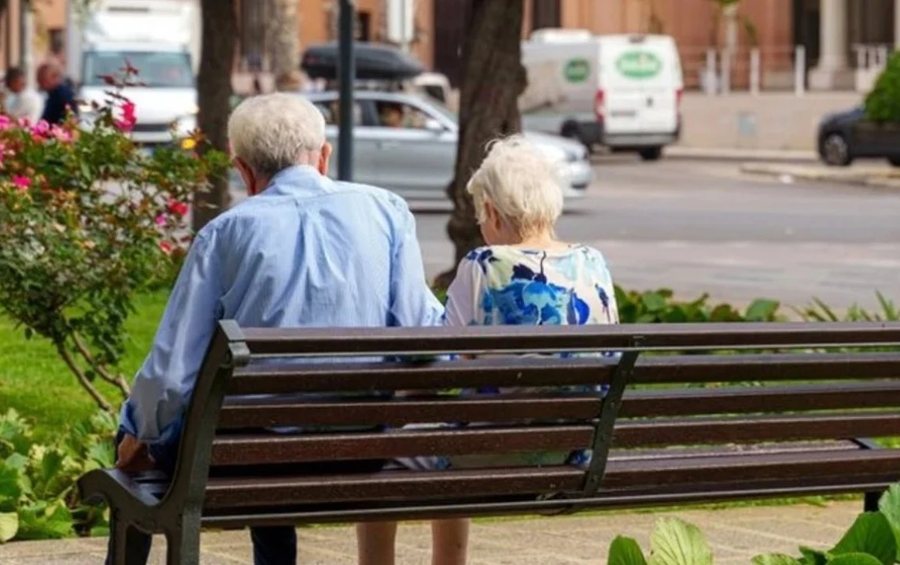 Rriten pensionet, qeveria akordon 5 mij&euml; lek&euml; si bonus t&euml;