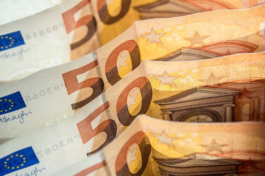 Banka e Shqipërisë shton blerjet e euros - Në tremujorin e