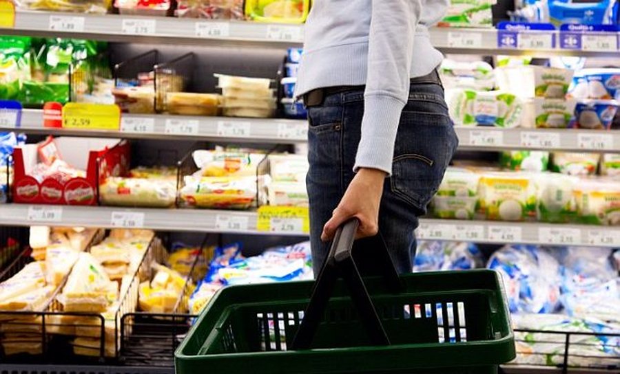 British consumers increase spending at fastest pace in almost 4 years